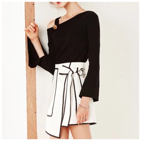 💐 Elegant Black Knit One Shoulder Sweater - Picture 5 of 8